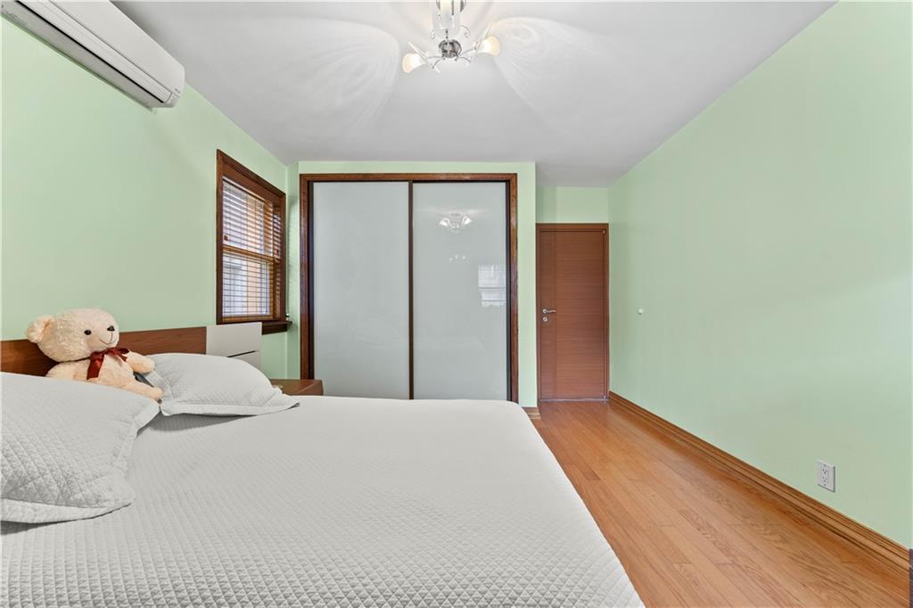 153 MacKenzie Street Manhattan Beach Brooklyn NY 11235