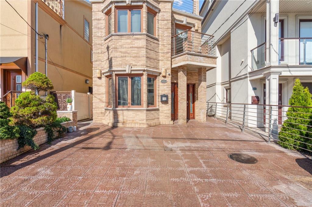 118 OXFORD Street Manhattan Beach Brooklyn NY 11235