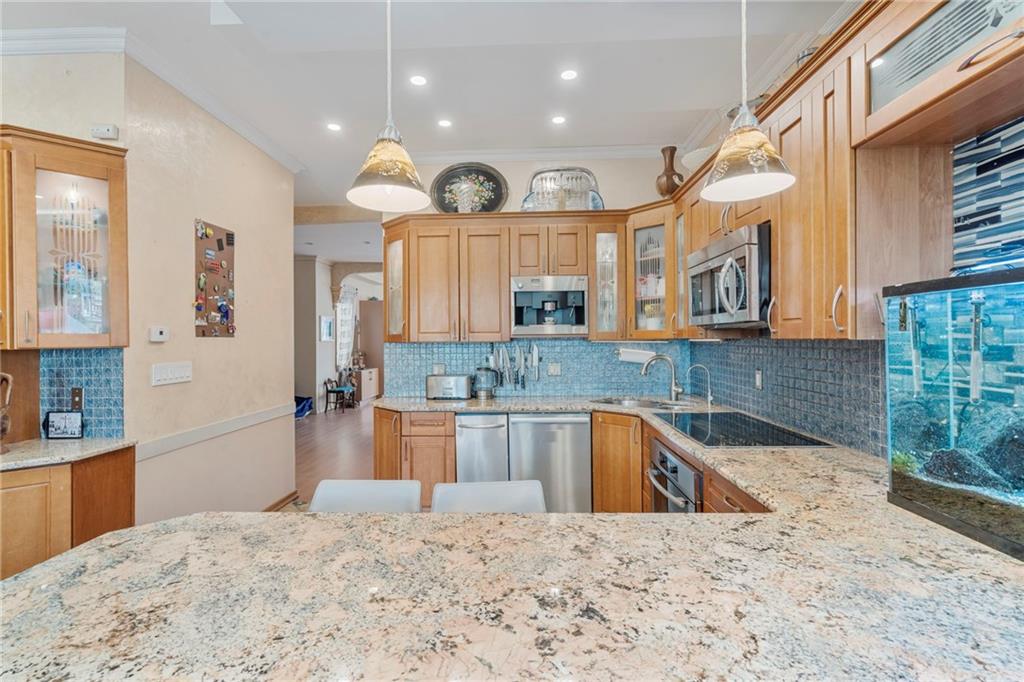 118 OXFORD Street Manhattan Beach Brooklyn NY 11235