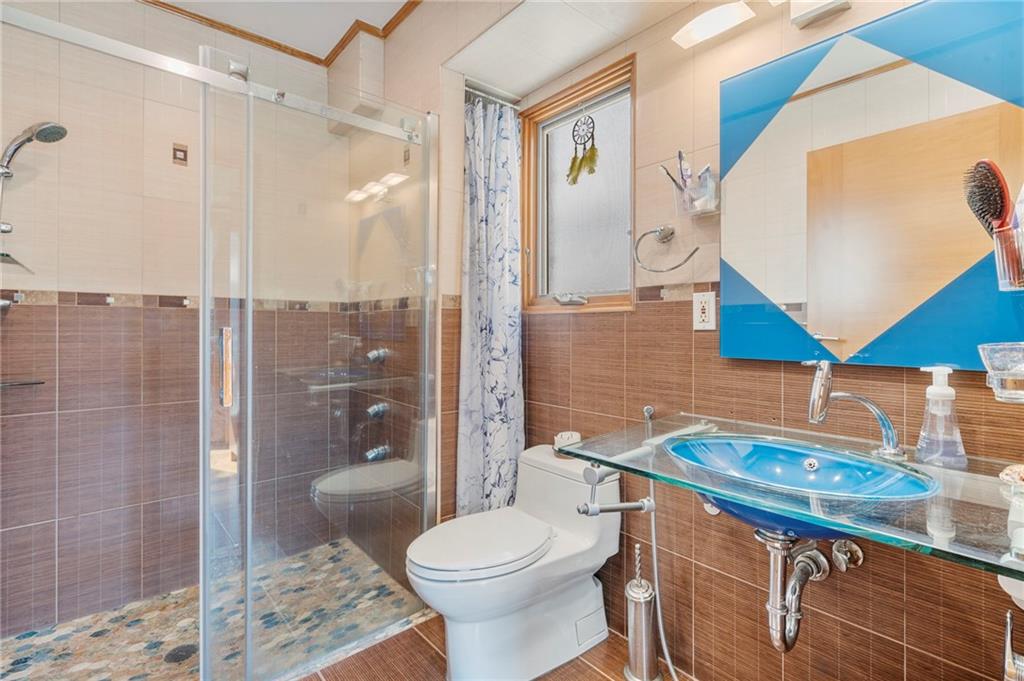 118 OXFORD Street Manhattan Beach Brooklyn NY 11235