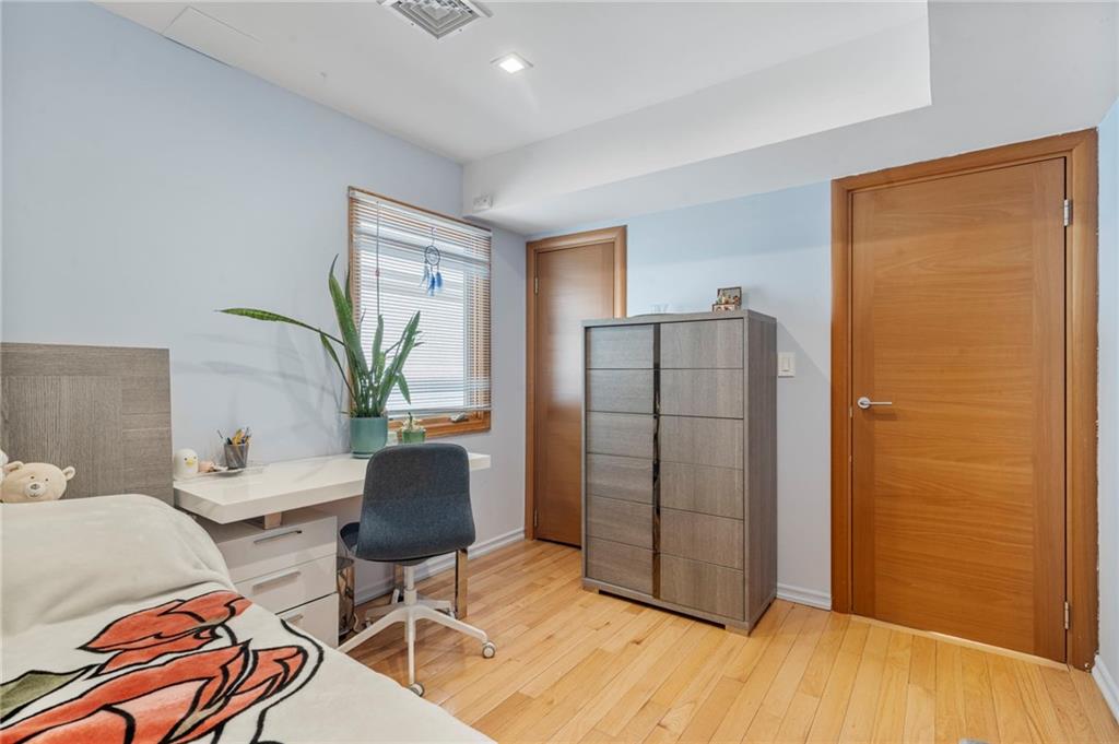 118 OXFORD Street Manhattan Beach Brooklyn NY 11235