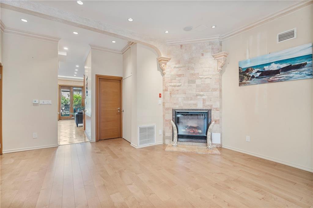 118 OXFORD Street Manhattan Beach Brooklyn NY 11235