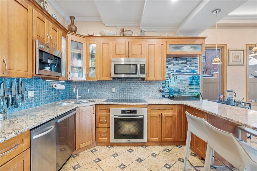 118 OXFORD Street Manhattan Beach Brooklyn NY 11235