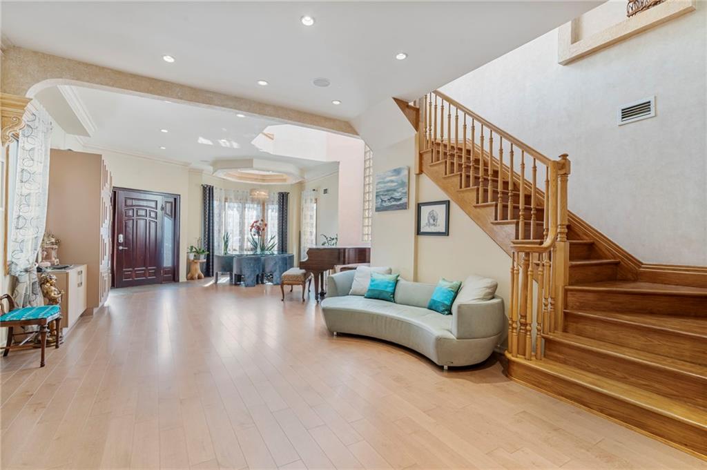 118 OXFORD Street Manhattan Beach Brooklyn NY 11235