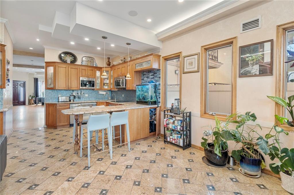 118 OXFORD Street Manhattan Beach Brooklyn NY 11235