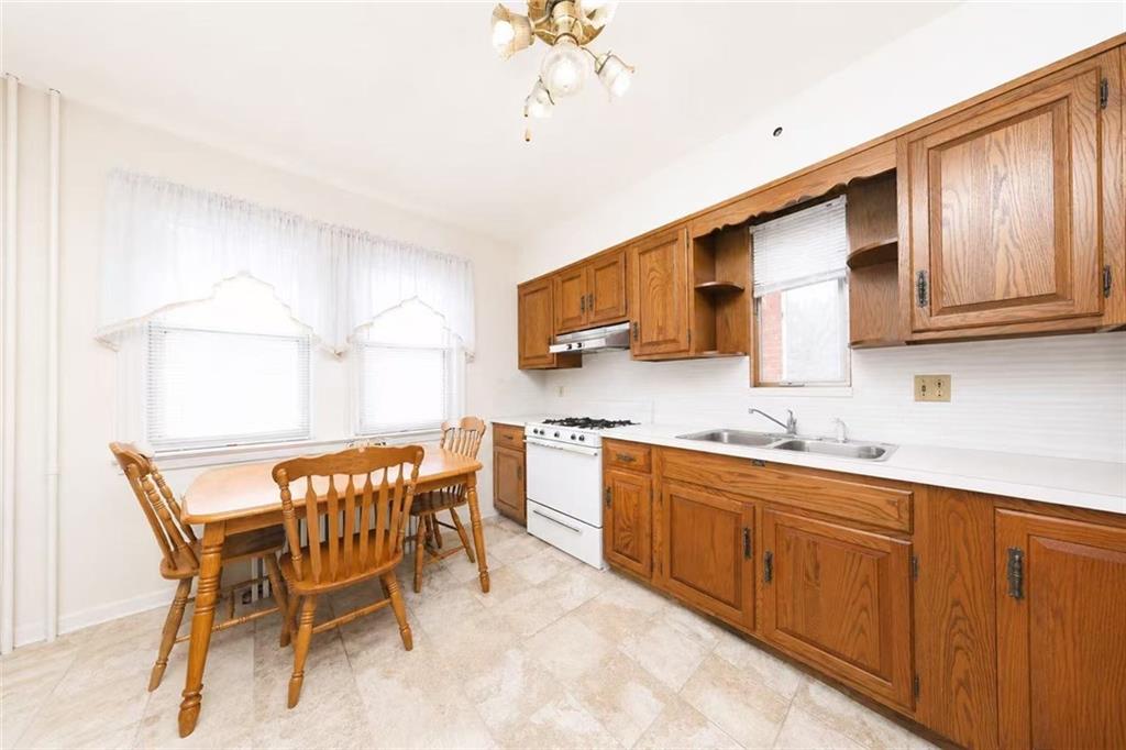 190 Hope Avenue Rosebank Staten Island NY 10305