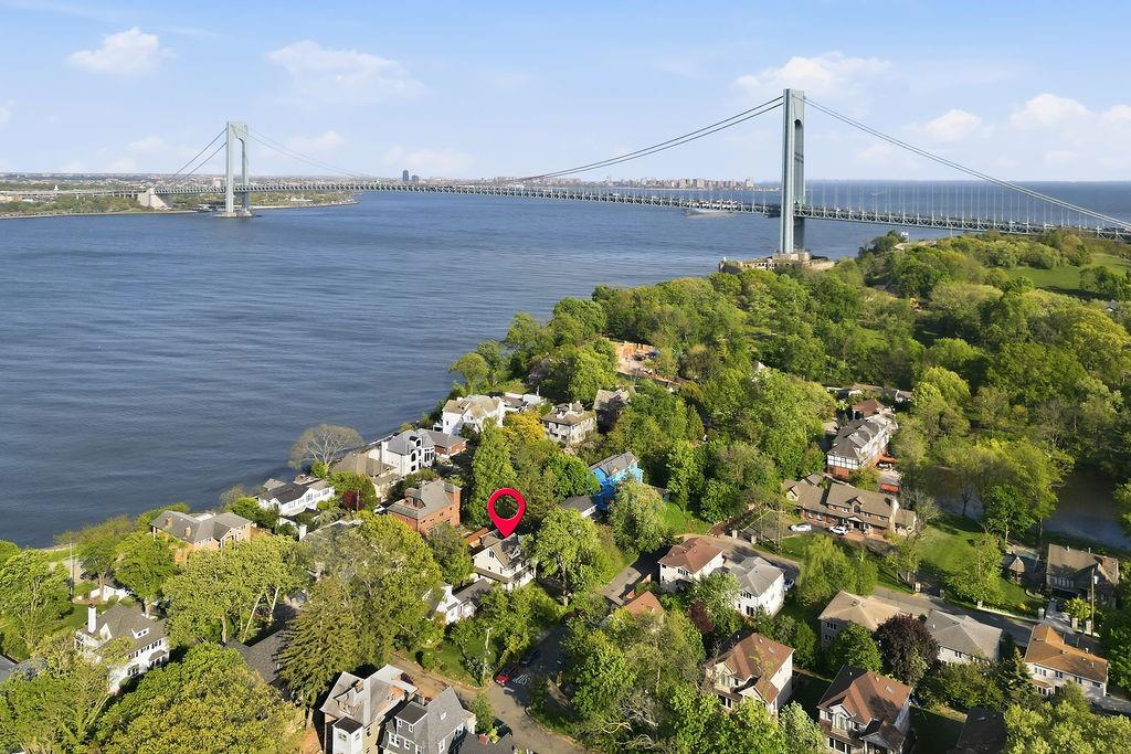 55 Wadsworth Road Shore Acres Staten Island NY 10305