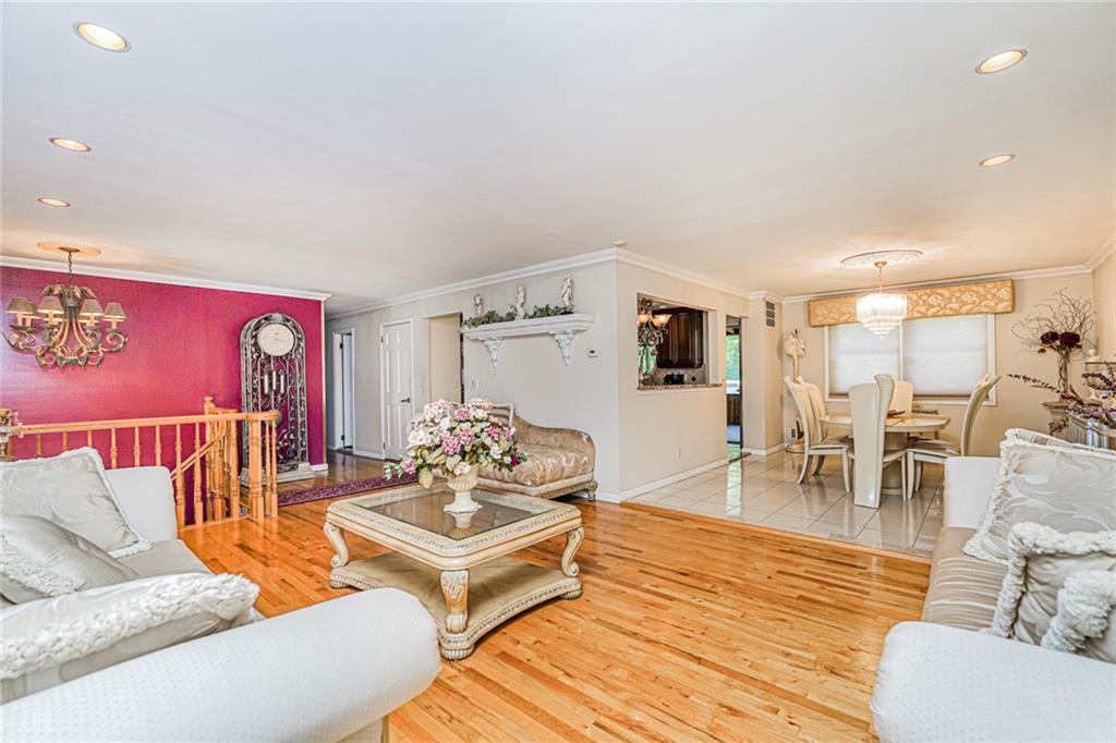 29 South Drum Street Pleasant Plains Staten Island NY 10309