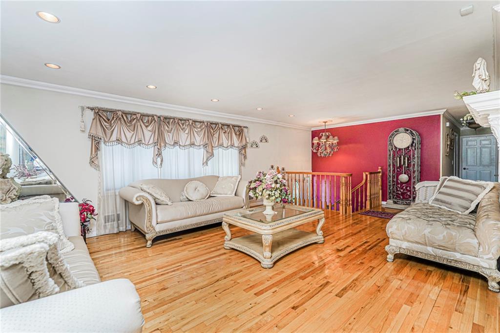 29 South Drum Street Pleasant Plains Staten Island NY 10309