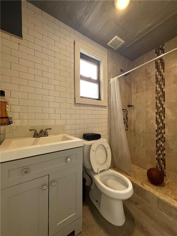 5718 79th Avenue Glendale Ridgewood NY 11385