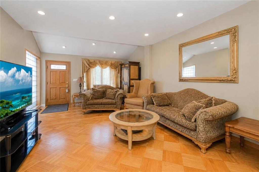 7813 10th Avenue Dyker Heights Brooklyn NY 11228