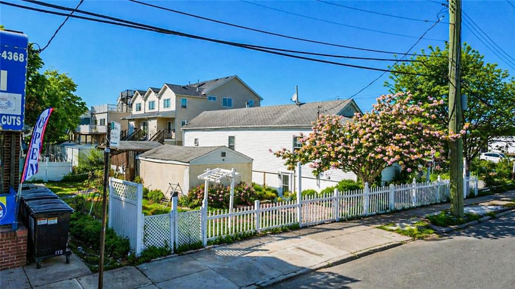 637 Oceanside Avenue Midland Beach Staten Island NY 10305