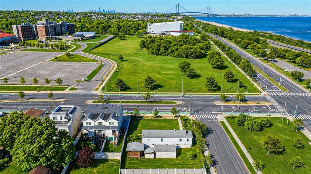 637 Oceanside Avenue Midland Beach Staten Island NY 10305