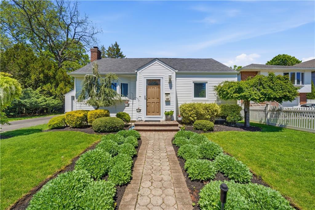 15 Russel Avenue Out of NYC Nassau NY 11714