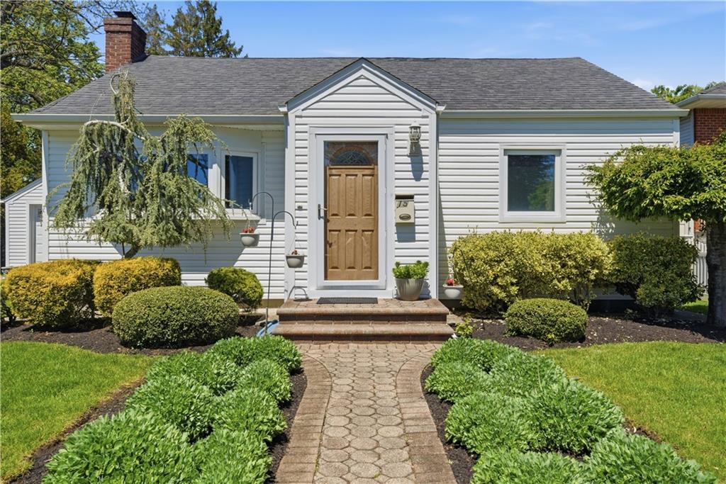 15 Russel Avenue Out of NYC Nassau NY 11714