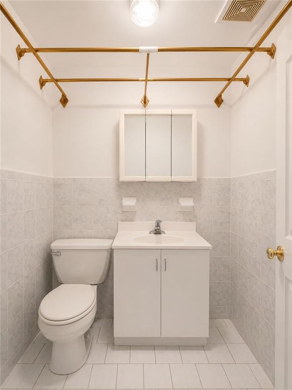 1571 67th Street Bensonhurst Brooklyn NY 11219