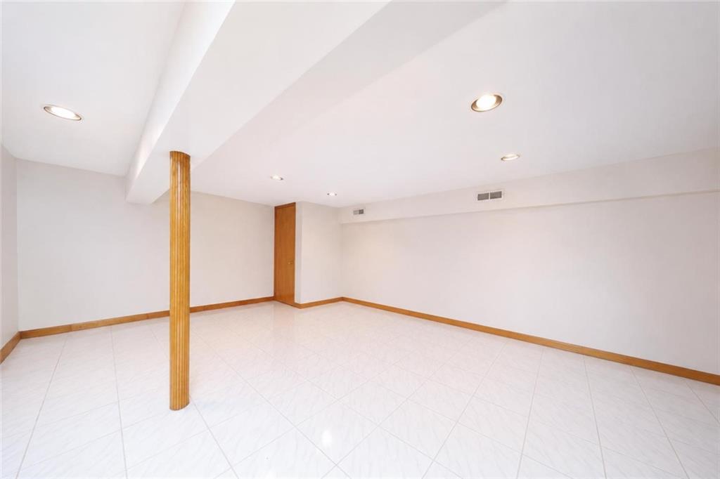 60 Guyon Avenue Oakwood Staten Island NY 10306