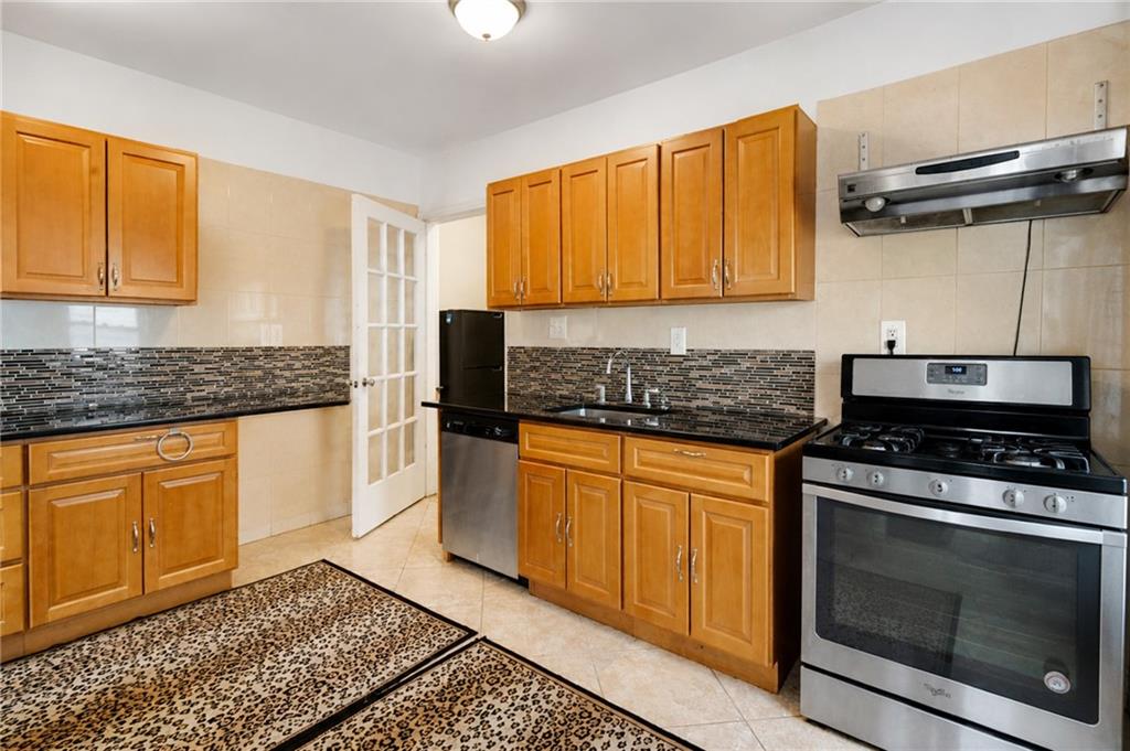18 Lloyd Court Gravesend Brooklyn NY 11223
