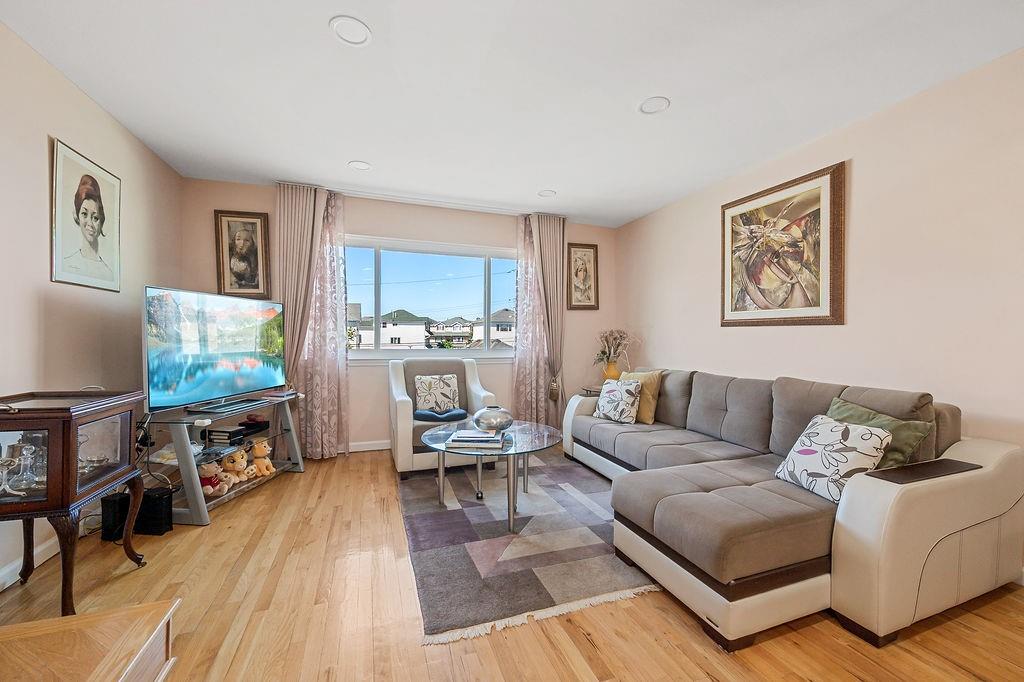 47 Seagate Court Arrochar Staten Island NY 10305