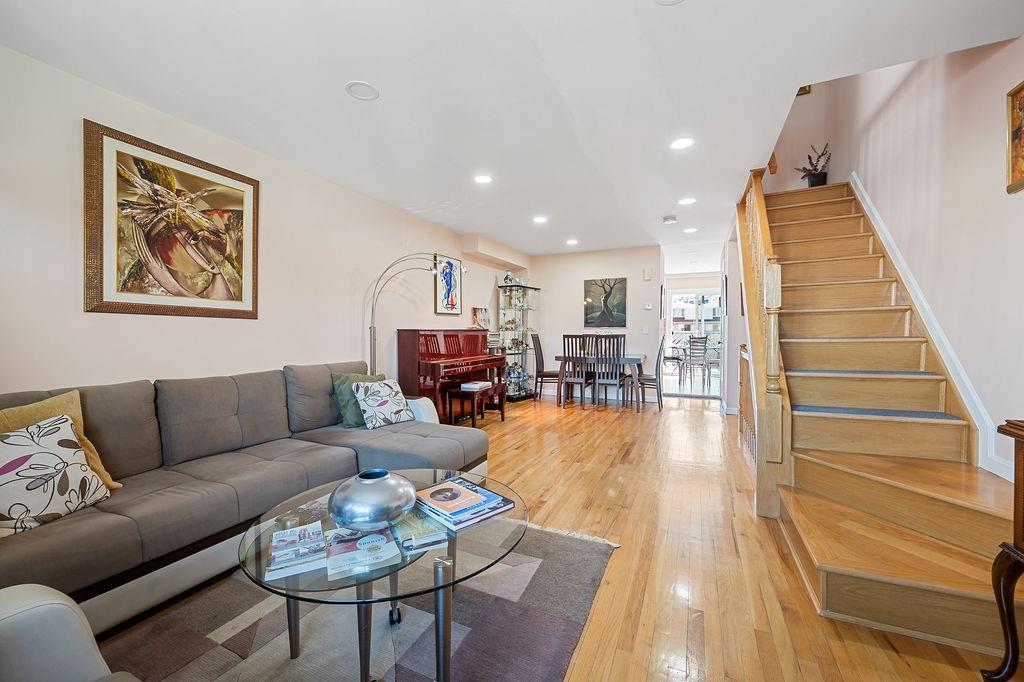 47 Seagate Court Arrochar Staten Island NY 10305