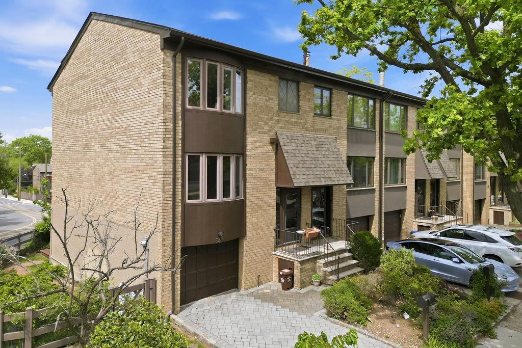 342 Hillbrook Drive Grasmere Staten Island NY 10305