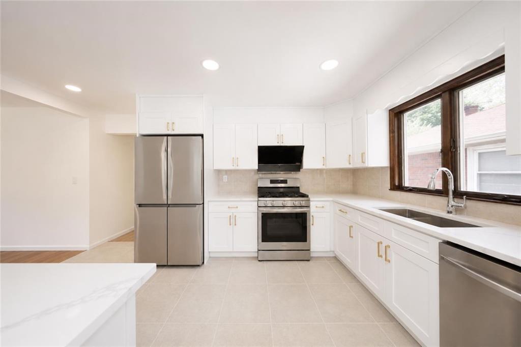 76 Peter Avenue Oakwood Staten Island NY 10306
