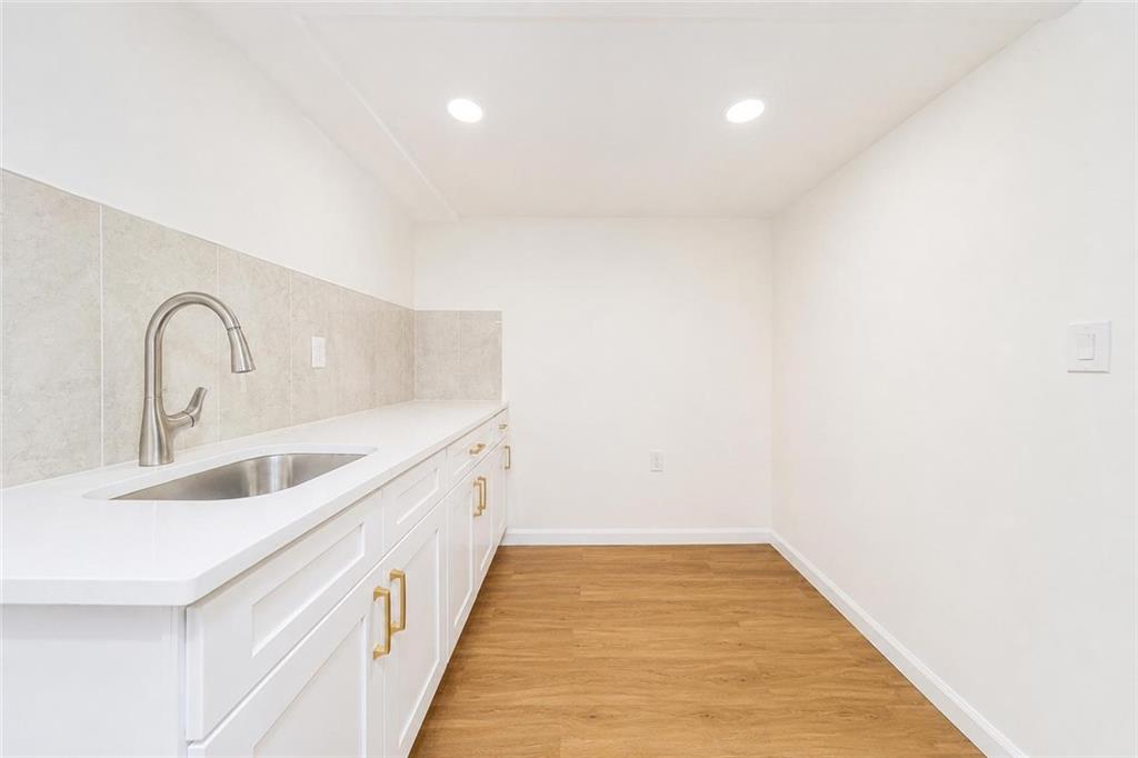 76 Peter Avenue Oakwood Staten Island NY 10306