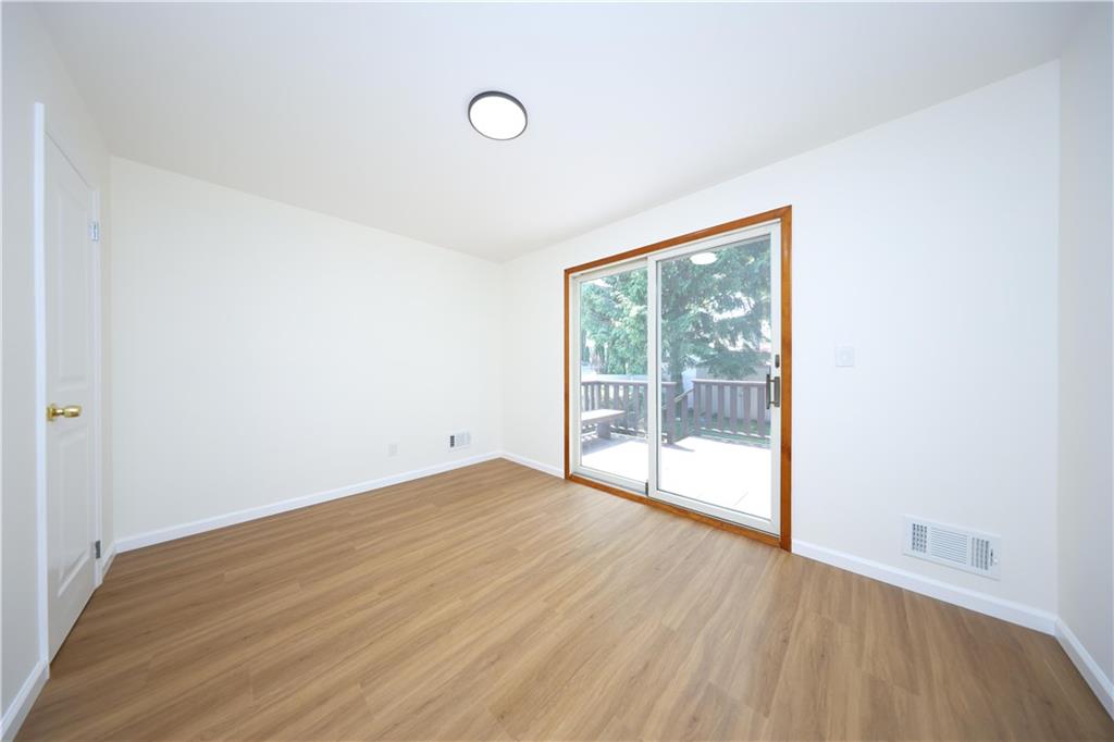 76 Peter Avenue Oakwood Staten Island NY 10306