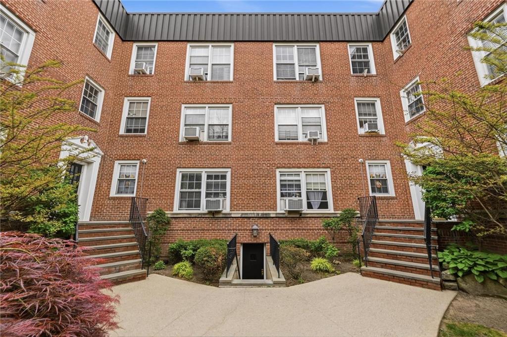 230 Central Avenue Out of NYC Lawrence NY 11559