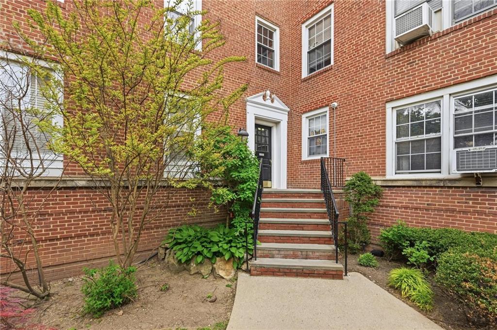 230 Central Avenue Out of NYC Lawrence NY 11559