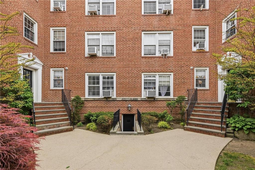 230 Central Avenue Out of NYC Lawrence NY 11559