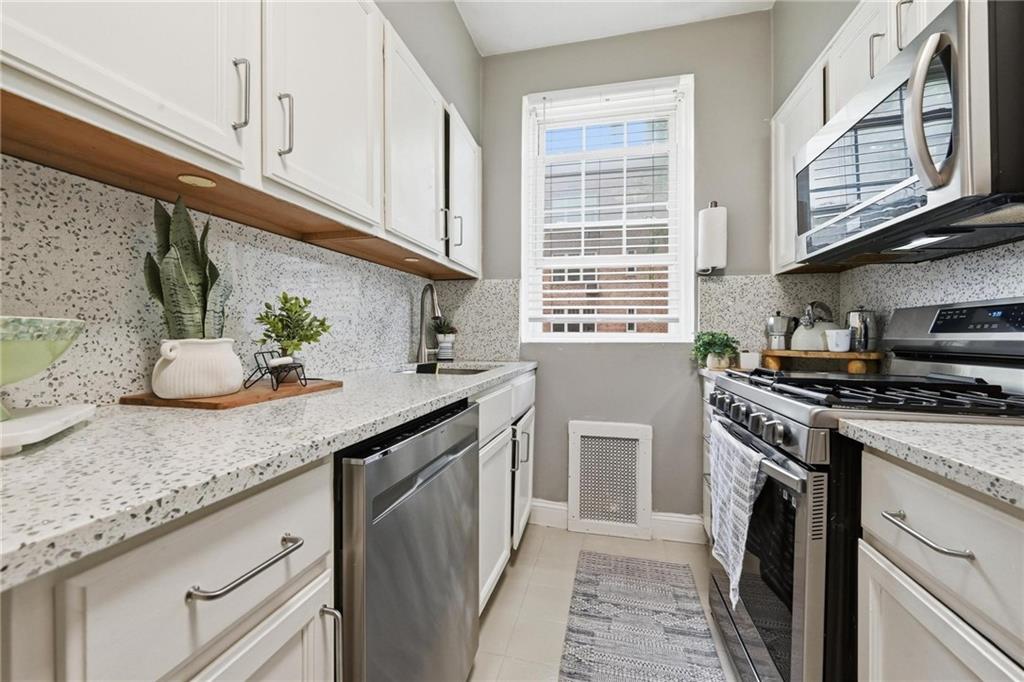 230 Central Avenue Out of NYC Lawrence NY 11559