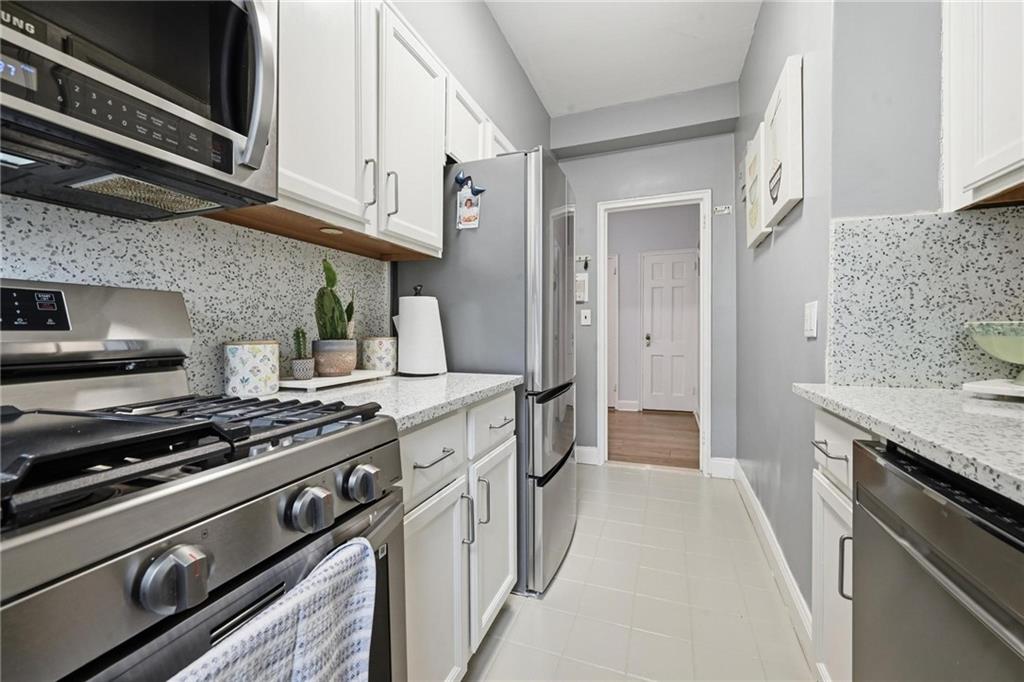 230 Central Avenue Out of NYC Lawrence NY 11559