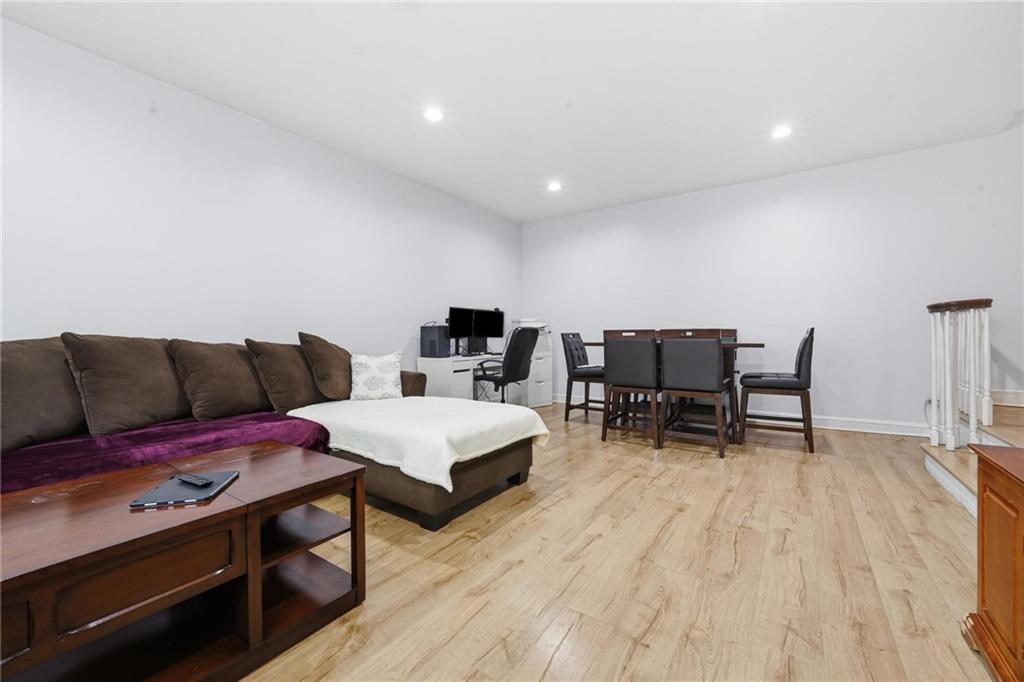230 Central Avenue Out of NYC Lawrence NY 11559