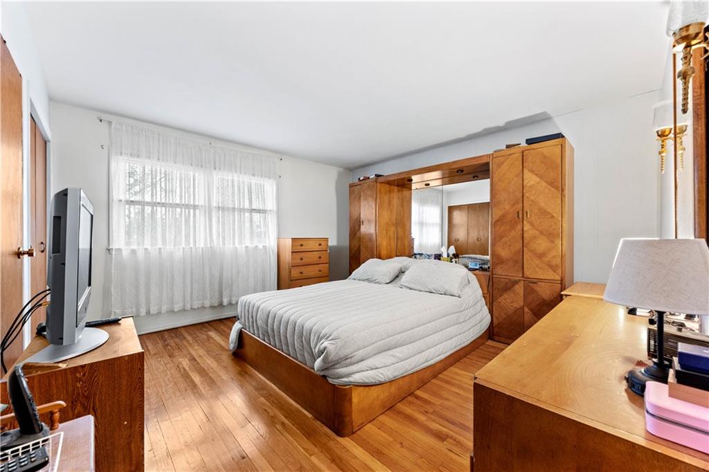 56 East Broadway Oakwood Staten Island NY 10306