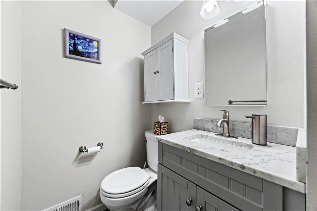 56 East Broadway Oakwood Staten Island NY 10306