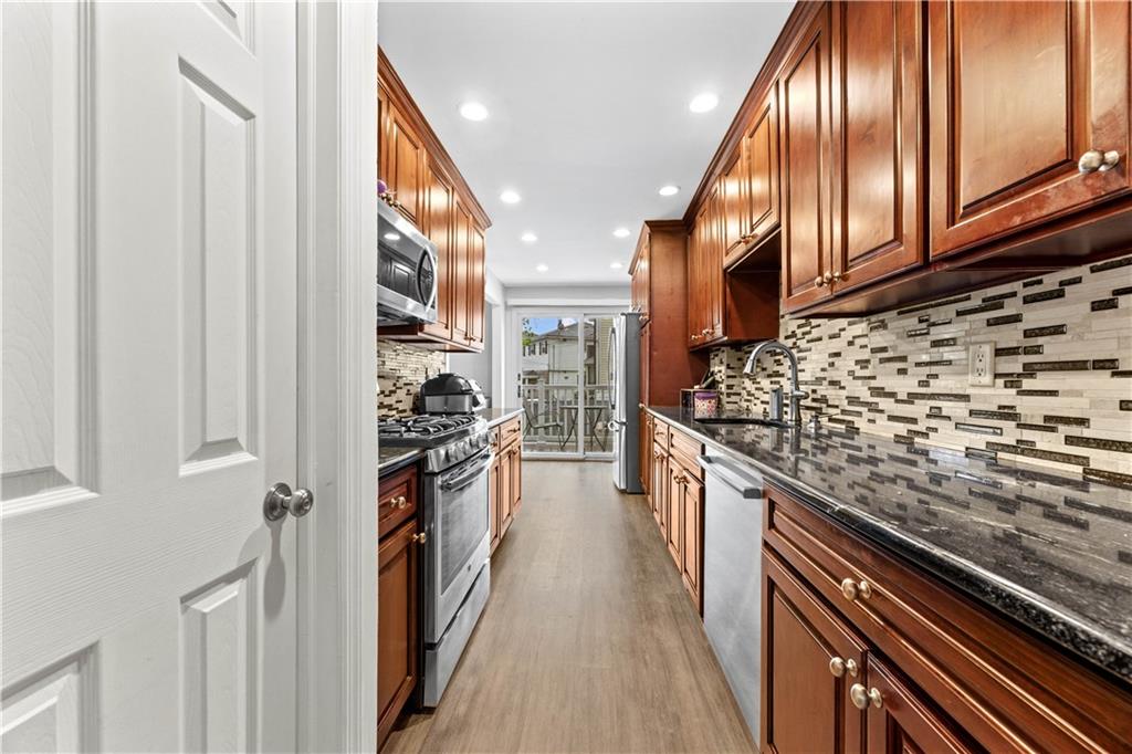 56 East Broadway Oakwood Staten Island NY 10306