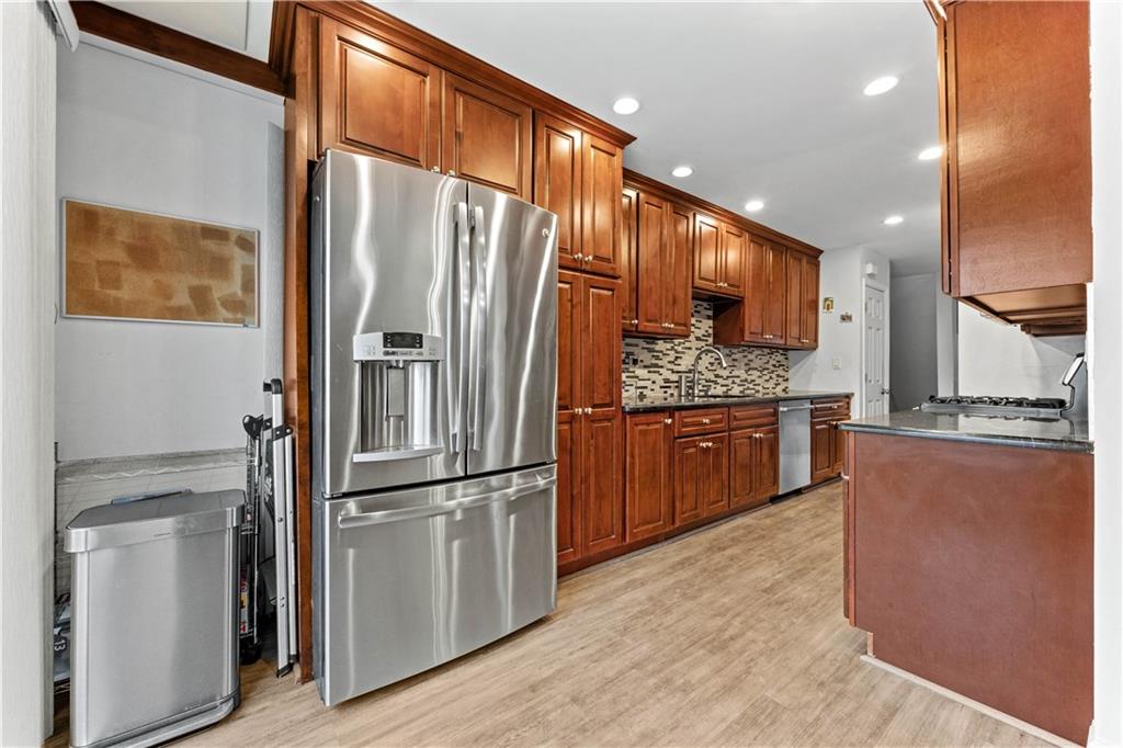56 East Broadway Oakwood Staten Island NY 10306