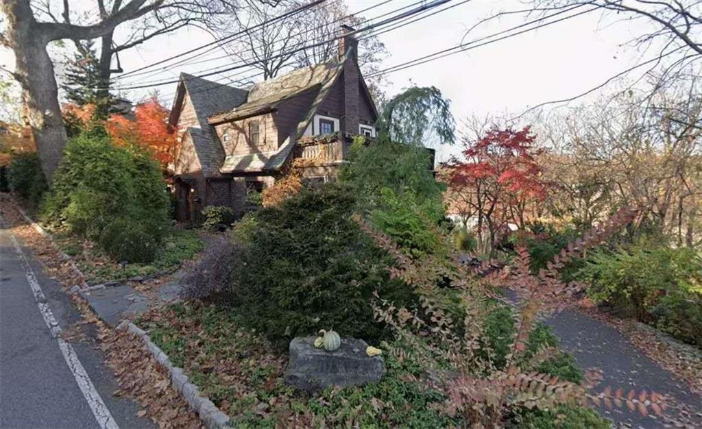 280 Douglas Road Todt Hill Staten Island NY 10304