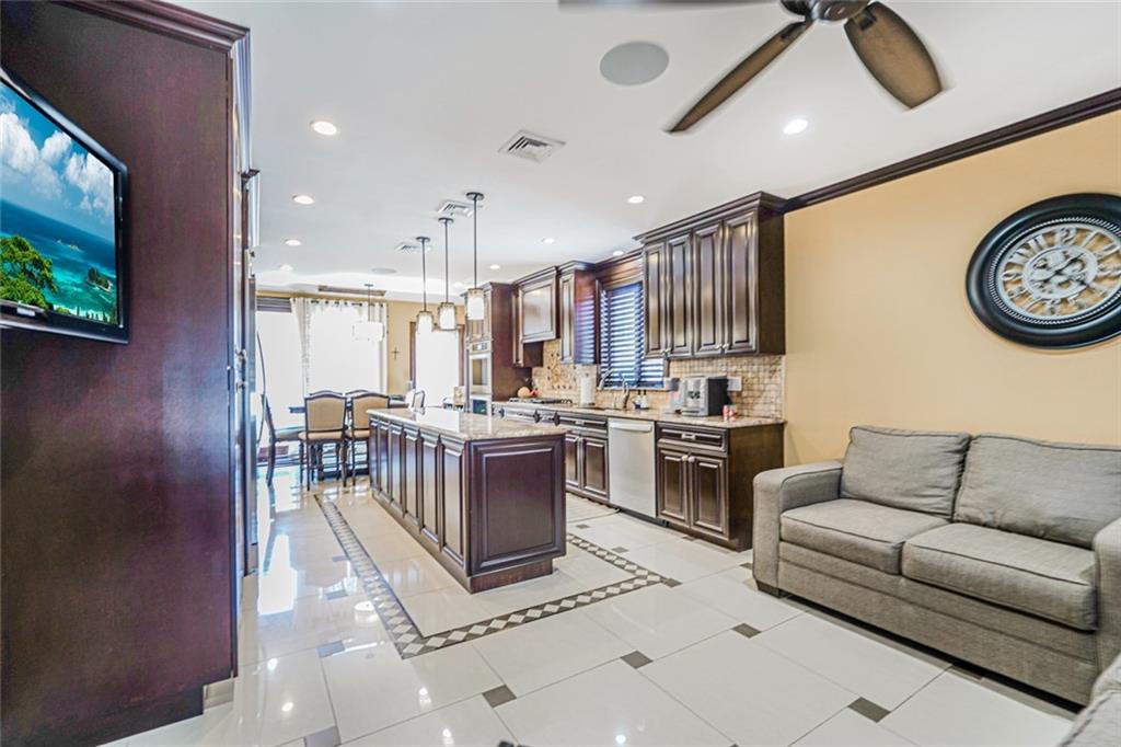 14 WALNUT Place Oakwood Brooklyn NY 10306