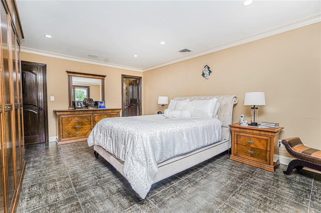 14 WALNUT Place Oakwood Brooklyn NY 10306