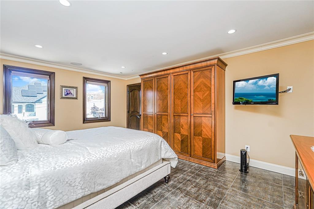 14 WALNUT Place Oakwood Brooklyn NY 10306
