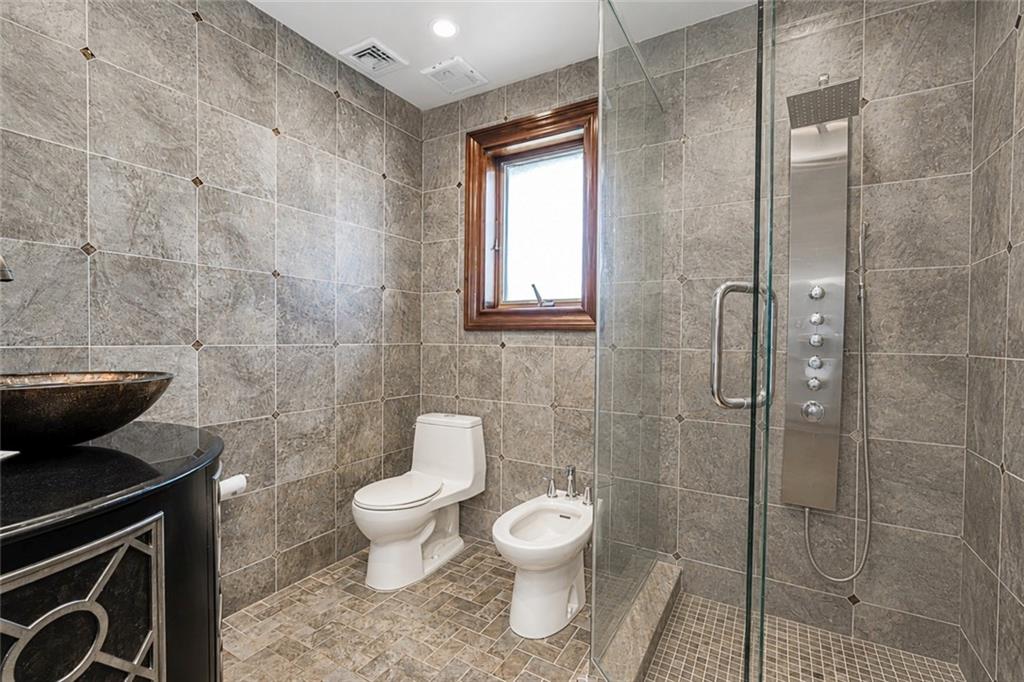 14 WALNUT Place Oakwood Brooklyn NY 10306