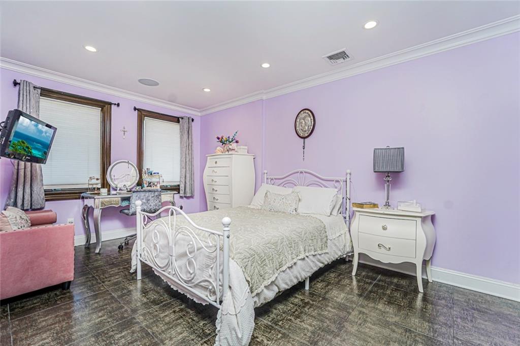 14 WALNUT Place Oakwood Brooklyn NY 10306