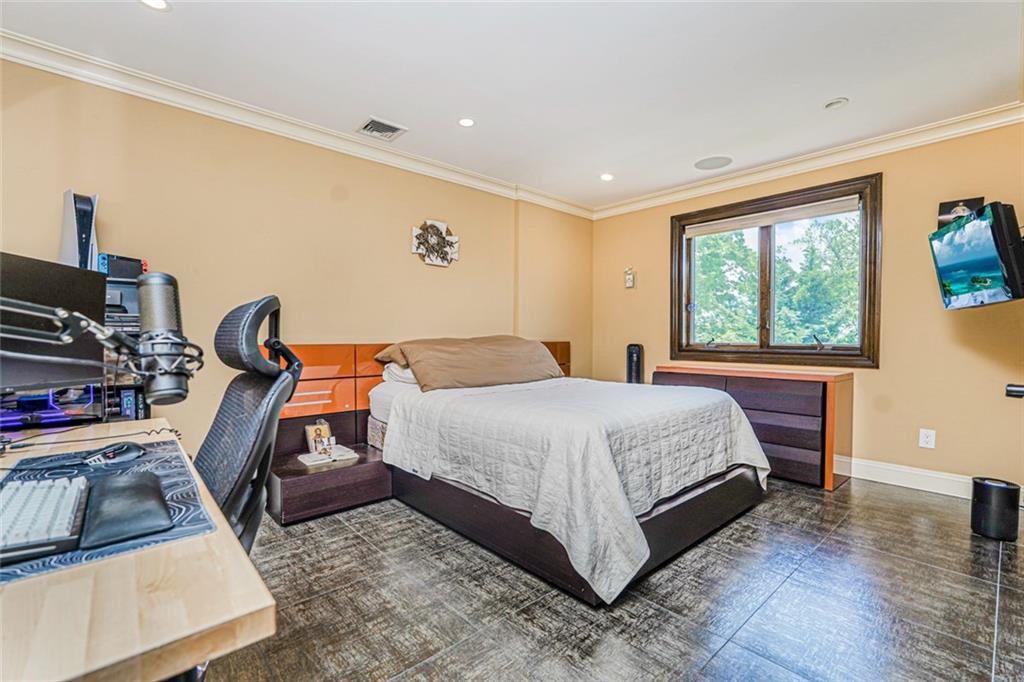 14 WALNUT Place Oakwood Brooklyn NY 10306