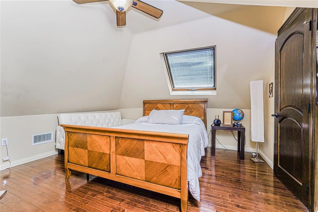 14 WALNUT Place Oakwood Brooklyn NY 10306