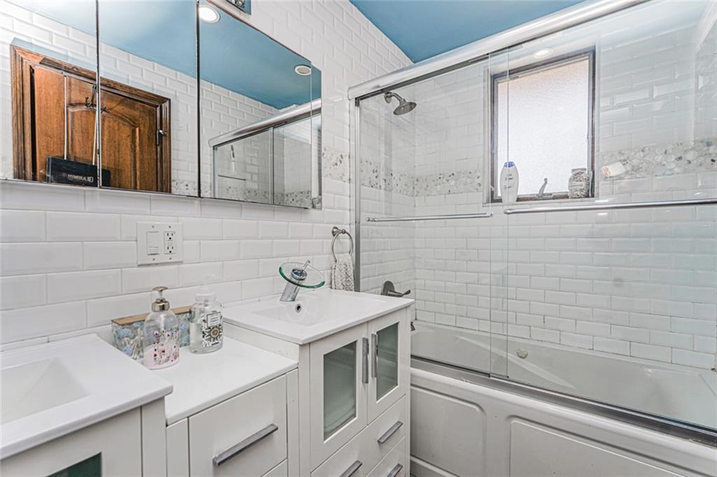 14 WALNUT Place Oakwood Brooklyn NY 10306