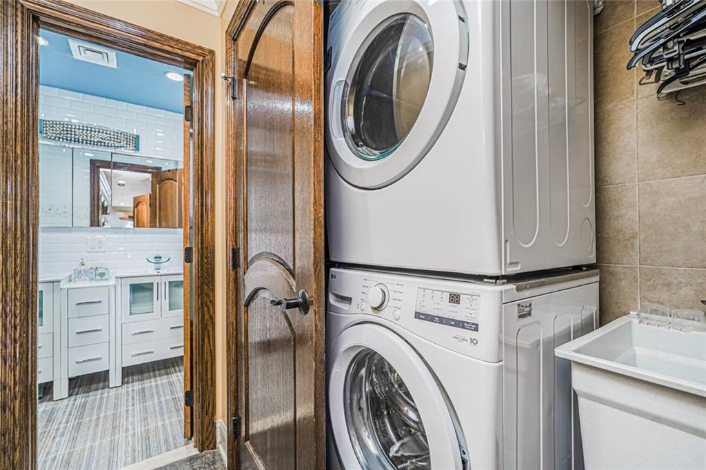 14 WALNUT Place Oakwood Brooklyn NY 10306