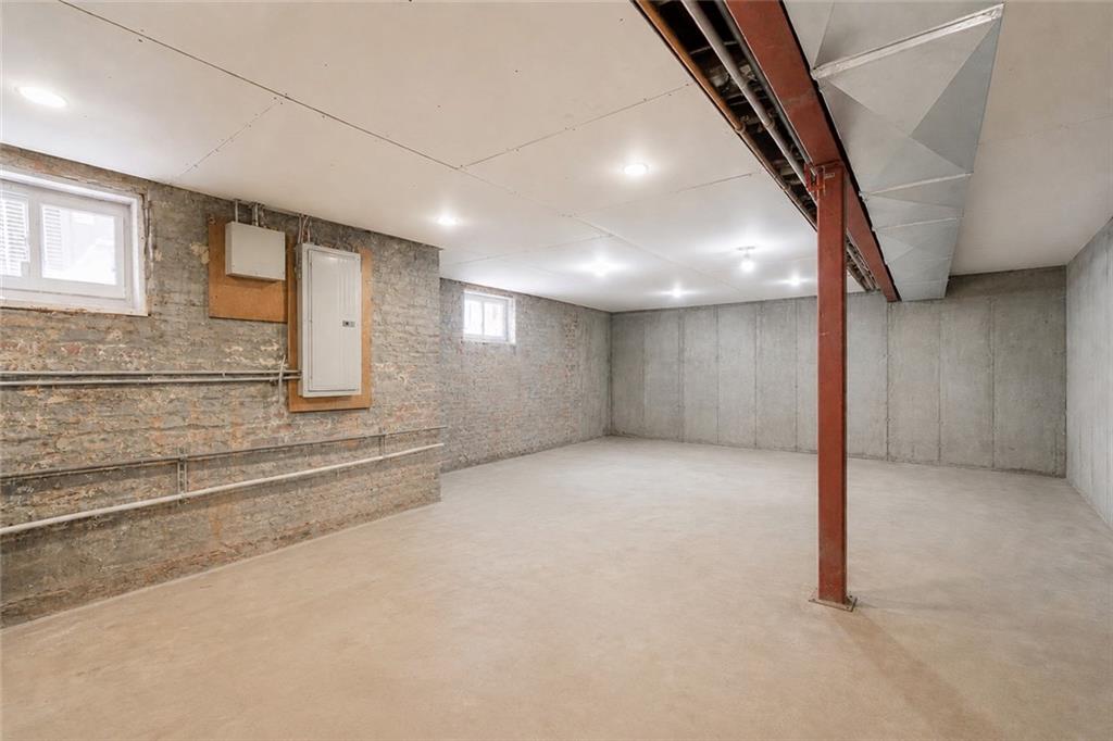 14 WALNUT Place Oakwood Brooklyn NY 10306
