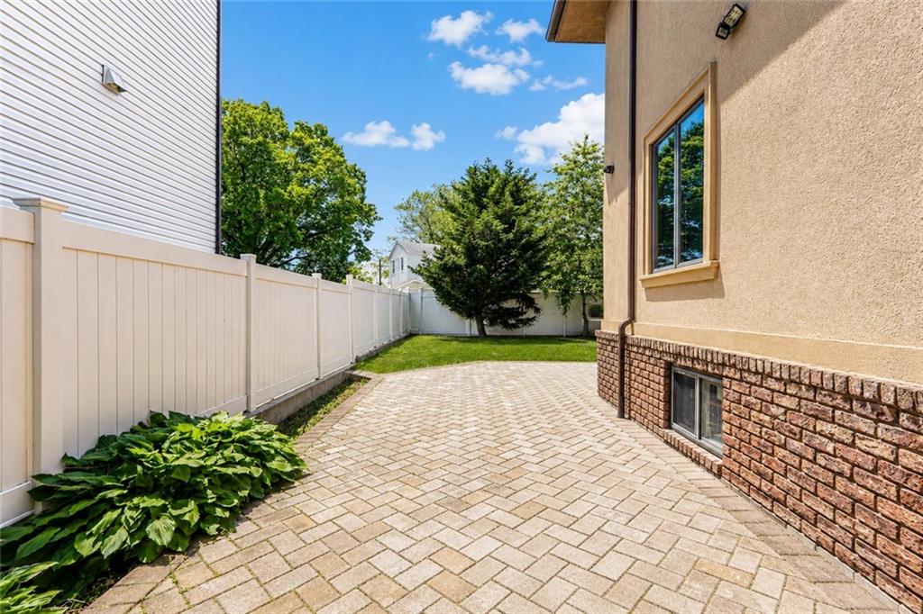 14 WALNUT Place Oakwood Brooklyn NY 10306